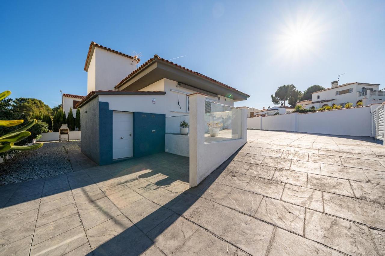 Villa Deborah L' Escala Bagian luar foto